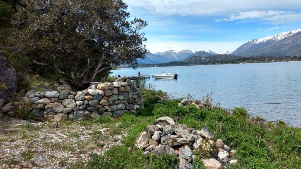 Casa De Campo Con Costa De Lago Casa de hóspedes San Carlos de Bariloche Exterior foto